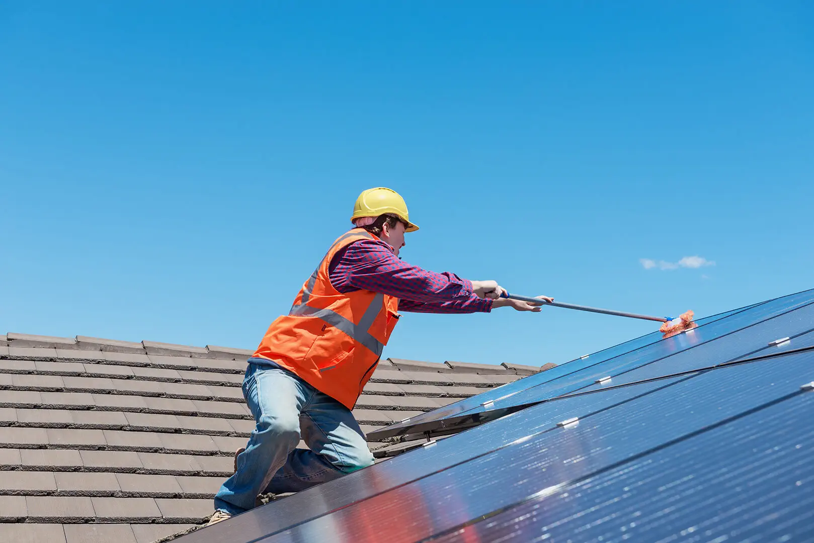 entretien nettoyage panneaux solaires toiture